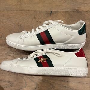 GUCCI bee leather tennis shoes
